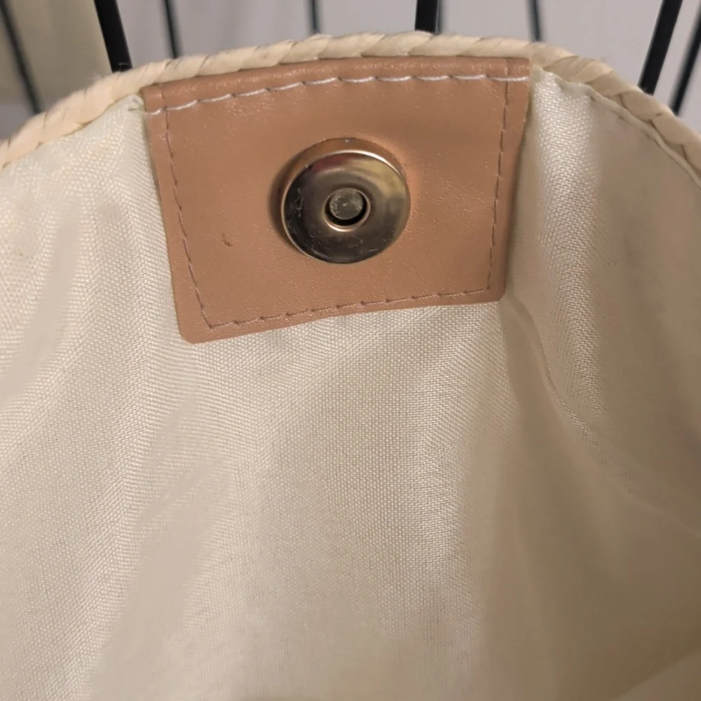 Woven Straw Bag - Picture 5 of 9